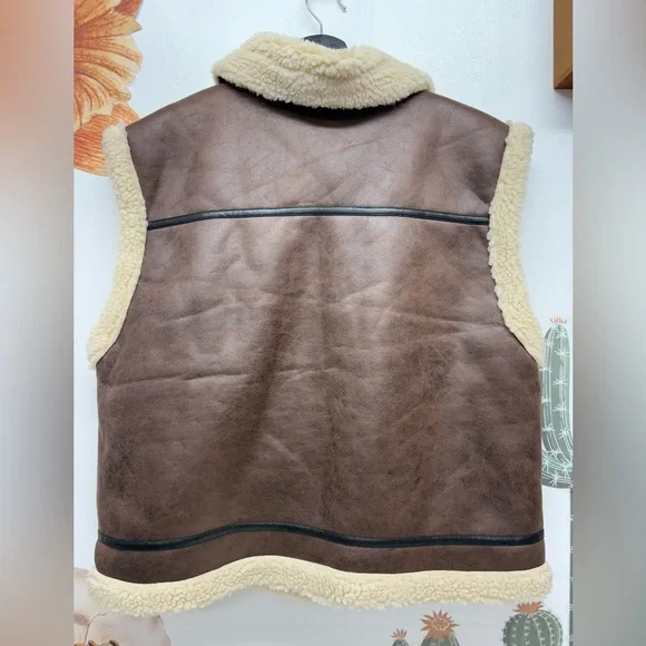 DIVIDED Faux Leather Sherpa Vest - Picture 9 of 13